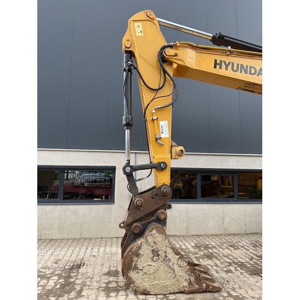 2021 Hyundai R215L-48033804