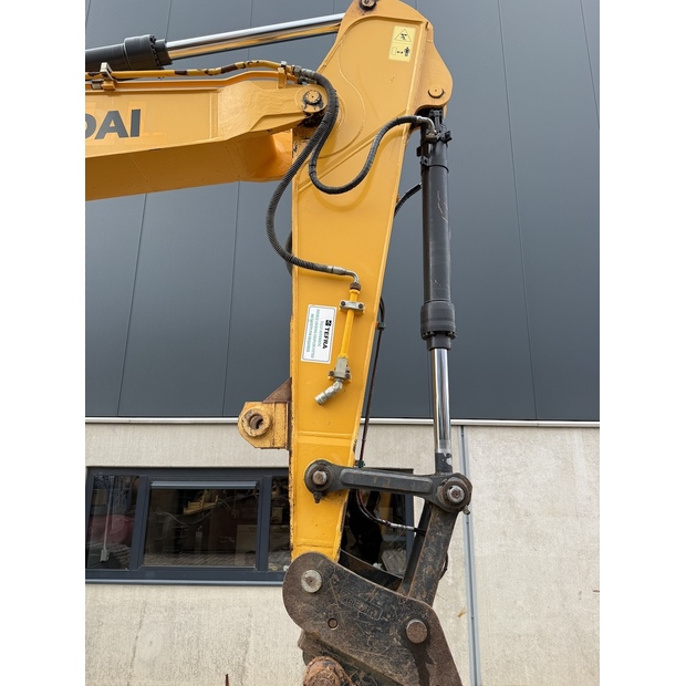 2021 Hyundai R215L-48033805