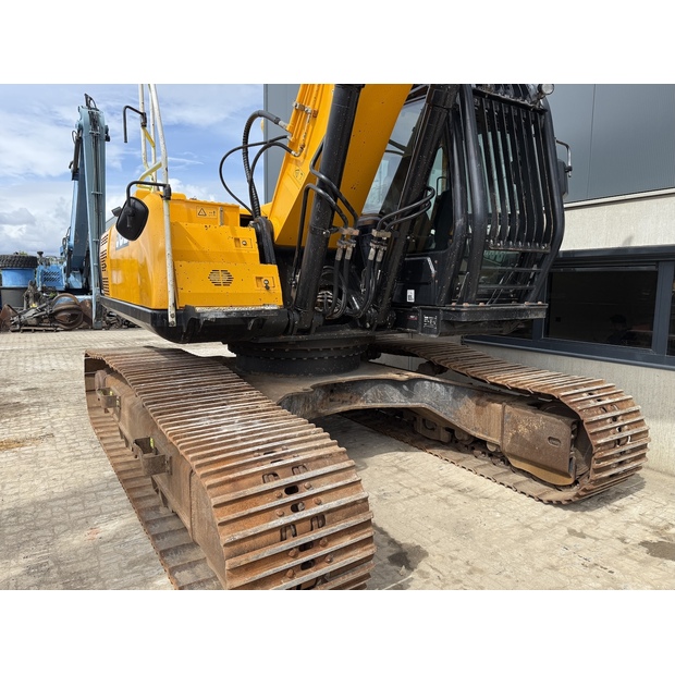 2020 JCB JS300LC-48033860