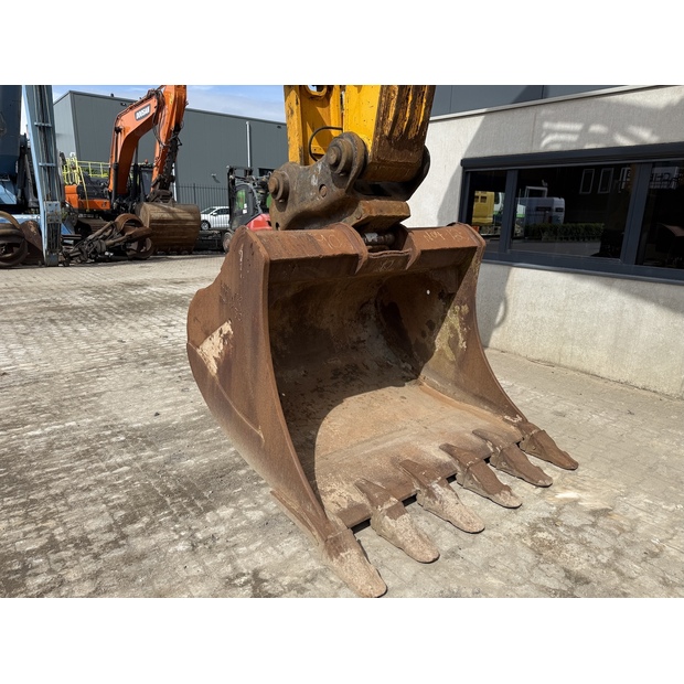2020 JCB JS300LC-48033861