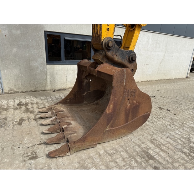 2020 JCB JS300LC-48033863