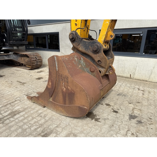 2020 JCB JS300LC-48033864