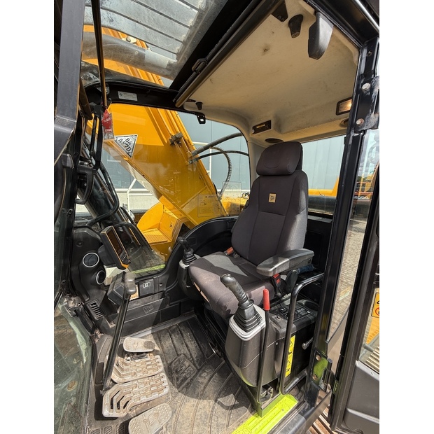 2020 JCB JS300LC-48033865