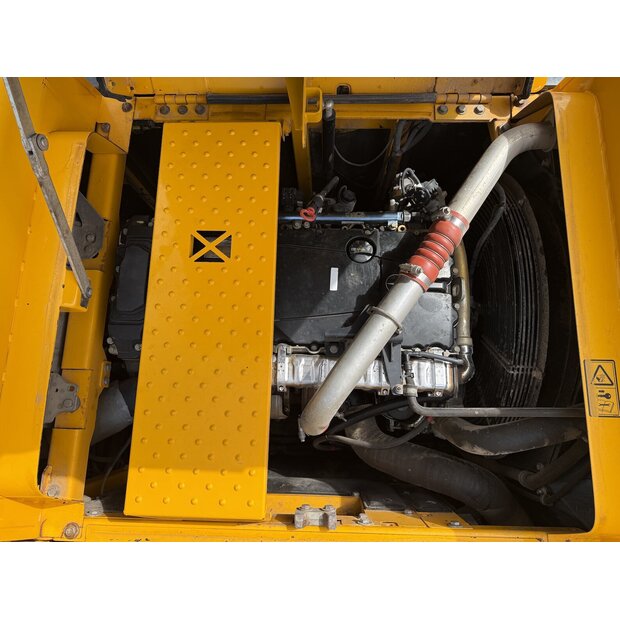 2020 JCB JS300LC-48033872