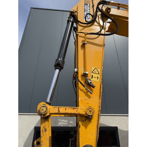 2020 JCB JS300LC-48033875