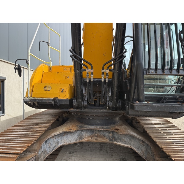 2020 JCB JS300LC-48033879