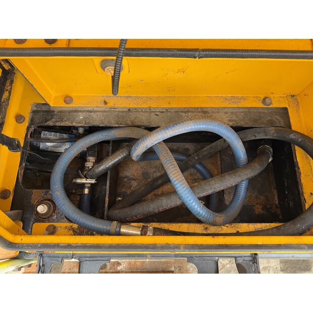 2020 JCB JS300LC-48033880