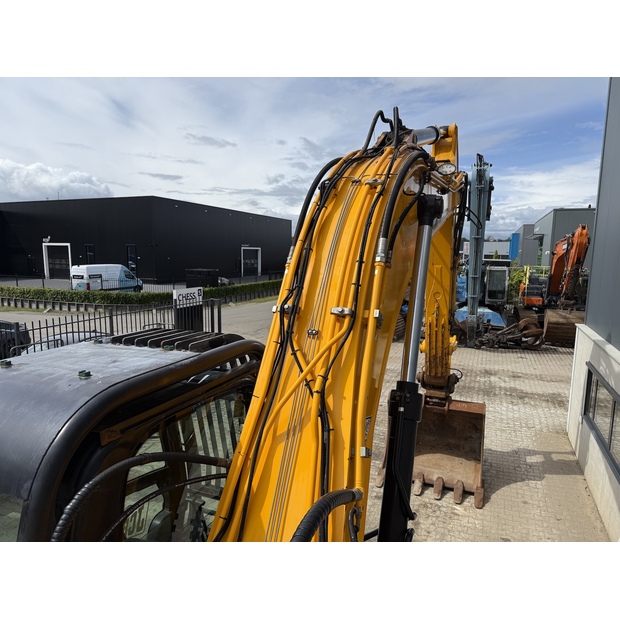 2020 JCB JS300LC-48033882