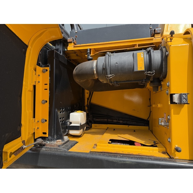 2020 JCB JS300LC-48033883