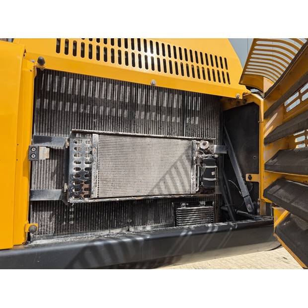 2020 JCB JS300LC-48033884