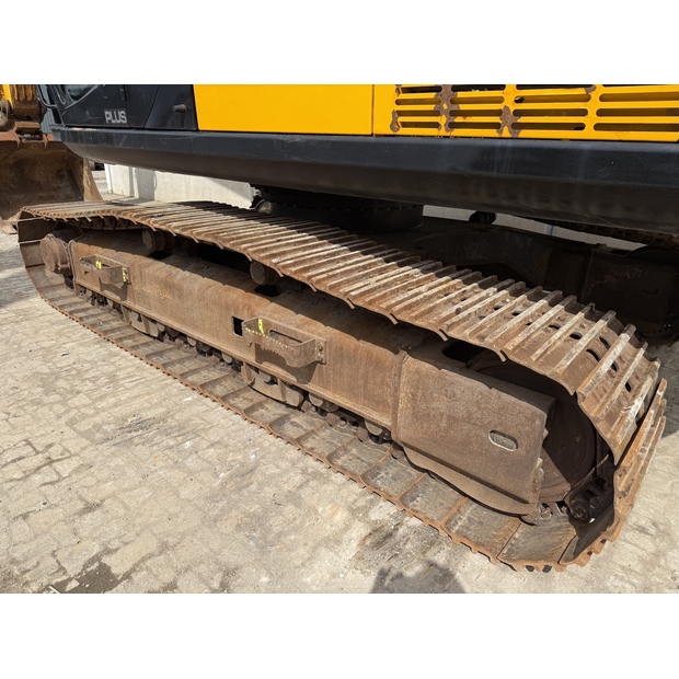 2020 JCB JS300LC-48033886