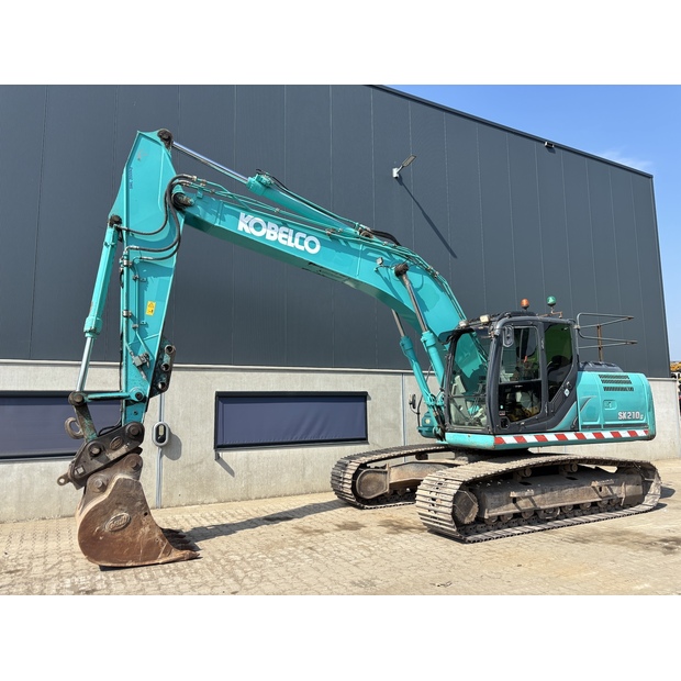 2014 كوبيلكو SK210LC-9-48033925