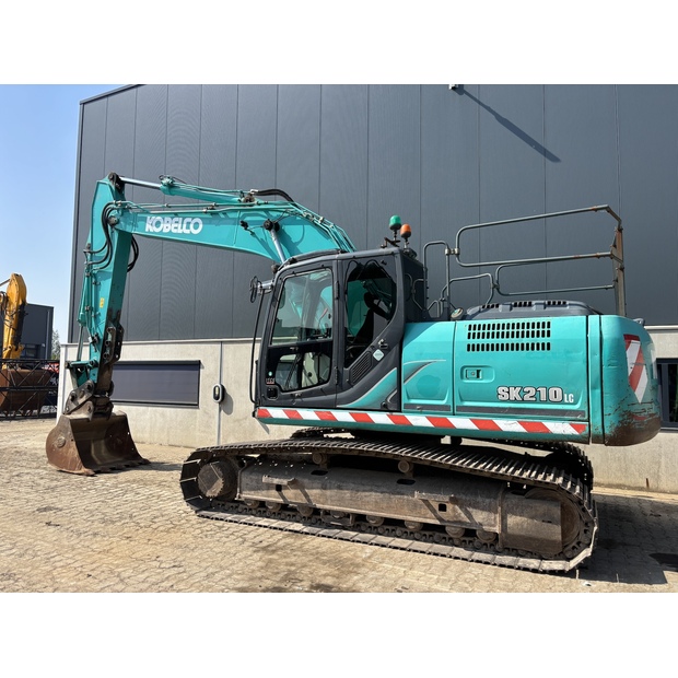 2014 كوبيلكو SK210LC-9-48033926