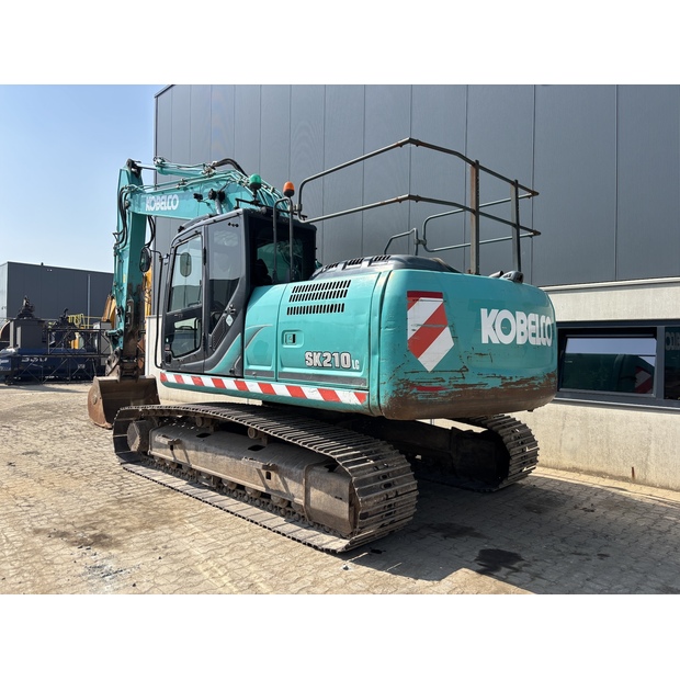 2014 كوبيلكو SK210LC-9-48033927