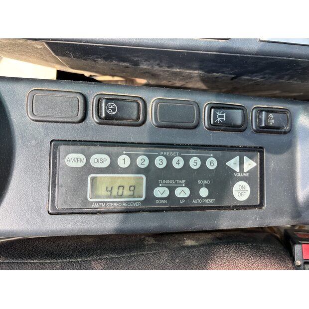 2014 كوبيلكو SK210LC-9-48033942
