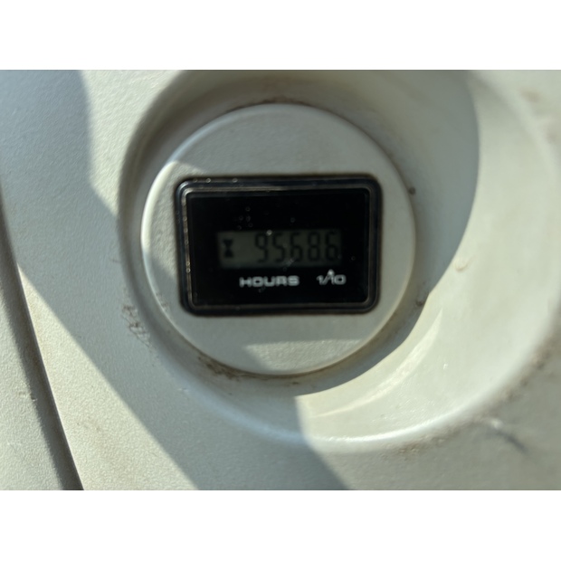 2014 كوبيلكو SK210LC-9-48033943