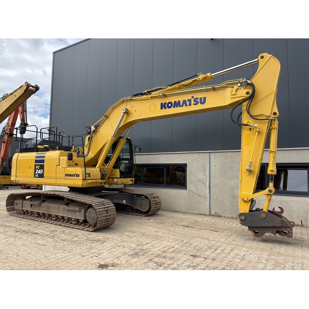 2019 Komatsu PC240LC-11-48034102