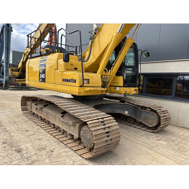 2019 Komatsu PC240LC-11-48034103