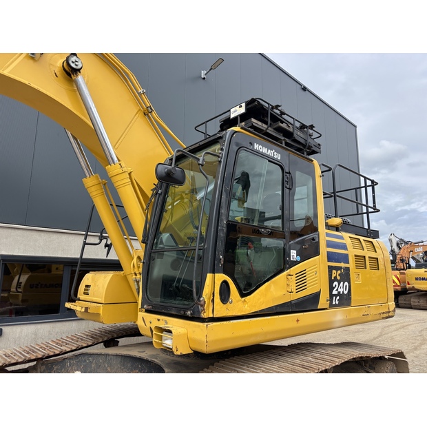 2019 Komatsu PC240LC-11-48034105