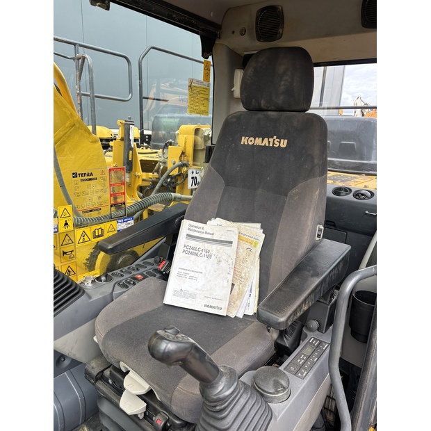 2019 Komatsu PC240LC-11-48034107