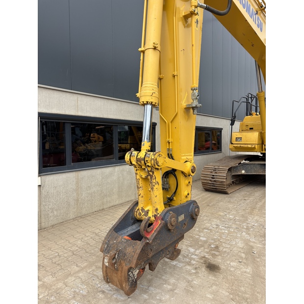 2019 Komatsu PC240LC-11-48034116