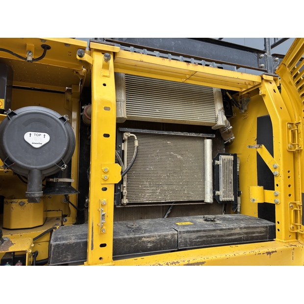 2019 Komatsu PC240LC-11-48034120