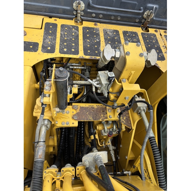 2019 Komatsu PC240LC-11-48034124