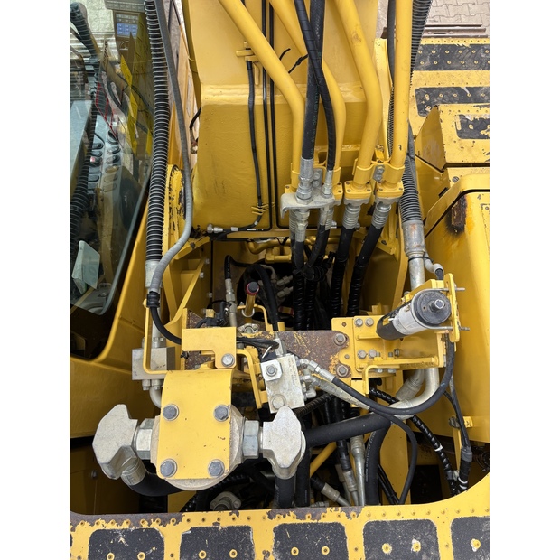 2019 Komatsu PC240LC-11-48034127