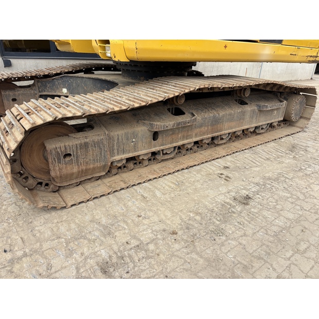 2019 Komatsu PC240LC-11-48034128