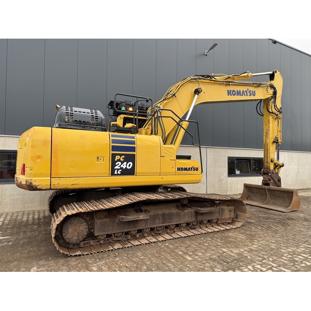 2020 Komatsu PC240LC-11E0-48034136