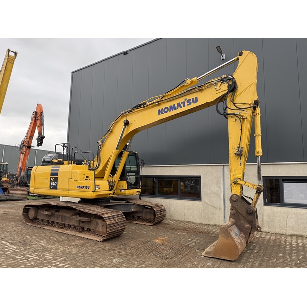 2020 Komatsu PC240LC-11E0-48034137