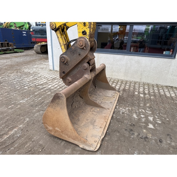 2020 Komatsu PC240LC-11E0-48034139
