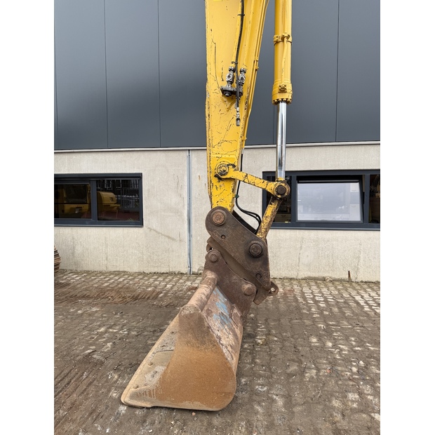 2020 Komatsu PC240LC-11E0-48034140