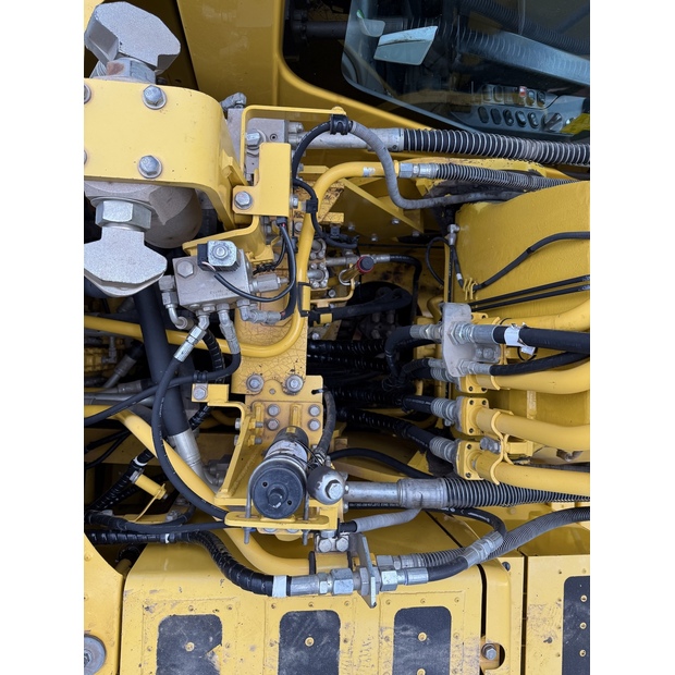 2020 Komatsu PC240LC-11E0-48034155