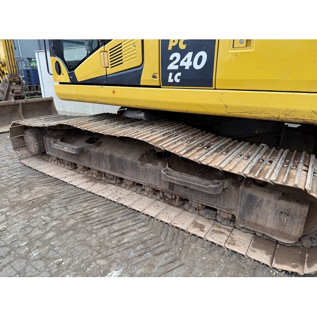 2020 Komatsu PC240LC-11E0-48034157