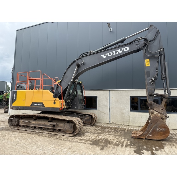2018 فولفو EC220EL-48034256
