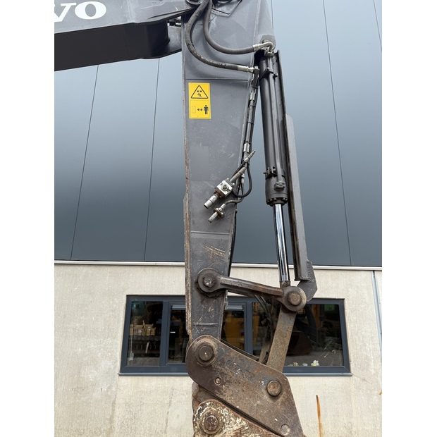2018 فولفو EC220EL-48034275