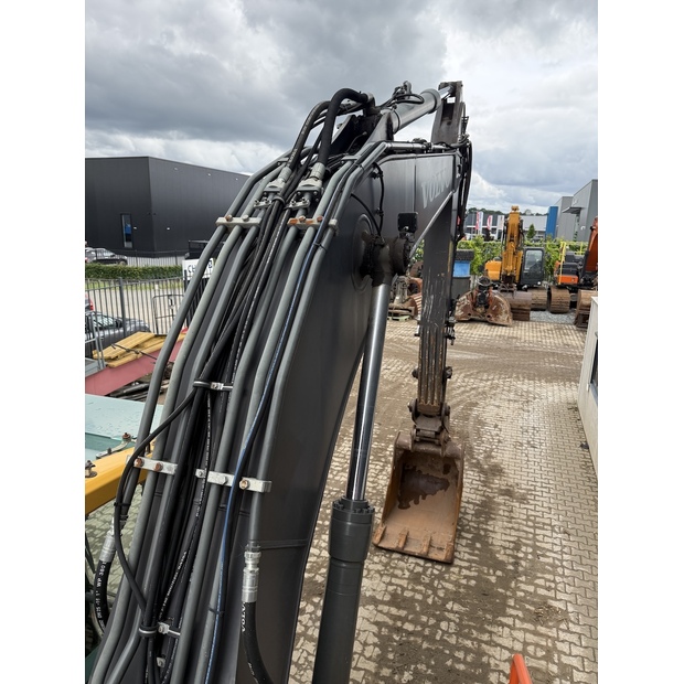 2018 فولفو EC220EL-48034281