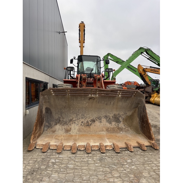 2010 Hitachi ZW370-48036119