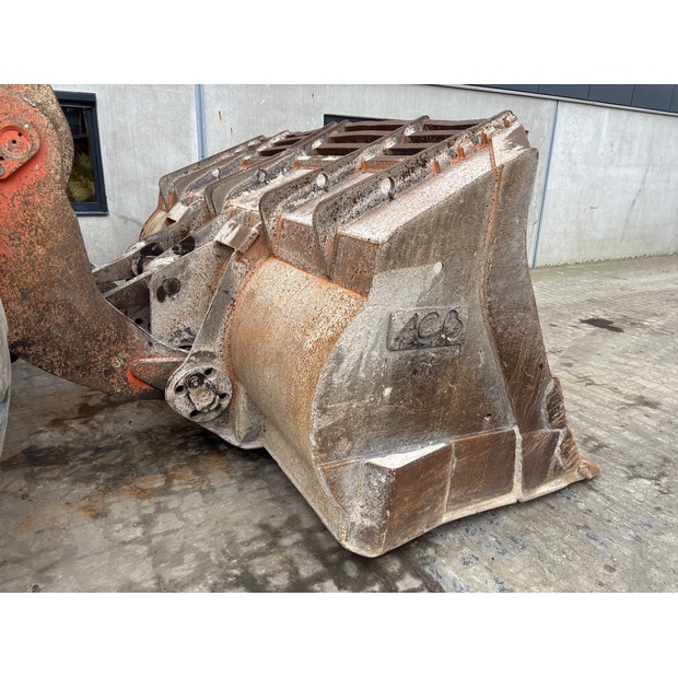 2010 Hitachi ZW370-48036121