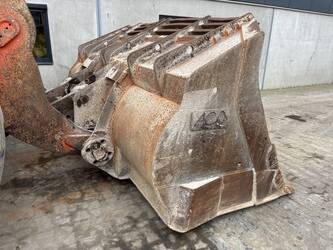 2010-hitachi-zw370-48036121