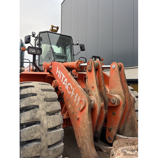 2010 Hitachi ZW370-48036135