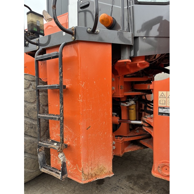 2010 Hitachi ZW370-48036137