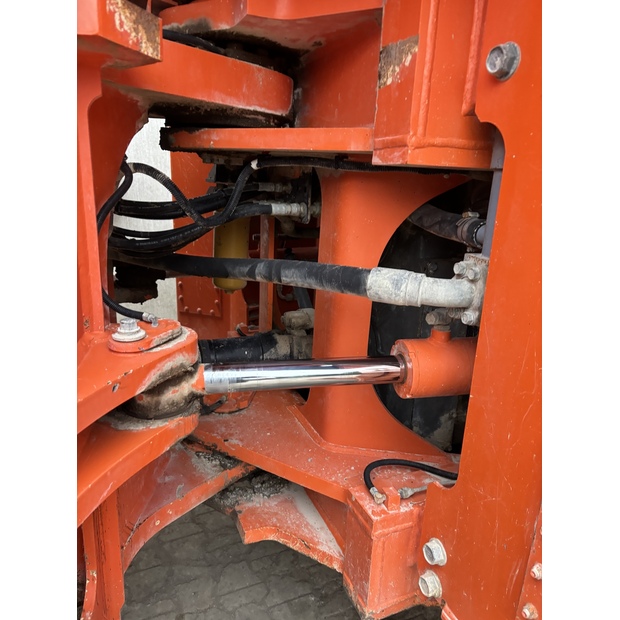 2010 Hitachi ZW370-48036150
