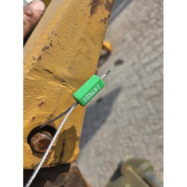ربرات كاتربيلر مستعملة-48037795