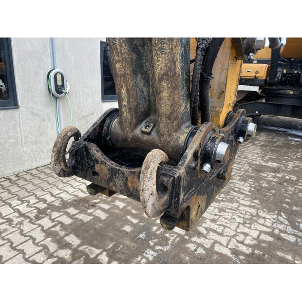 Quick coupler OilQuick Used-48037829