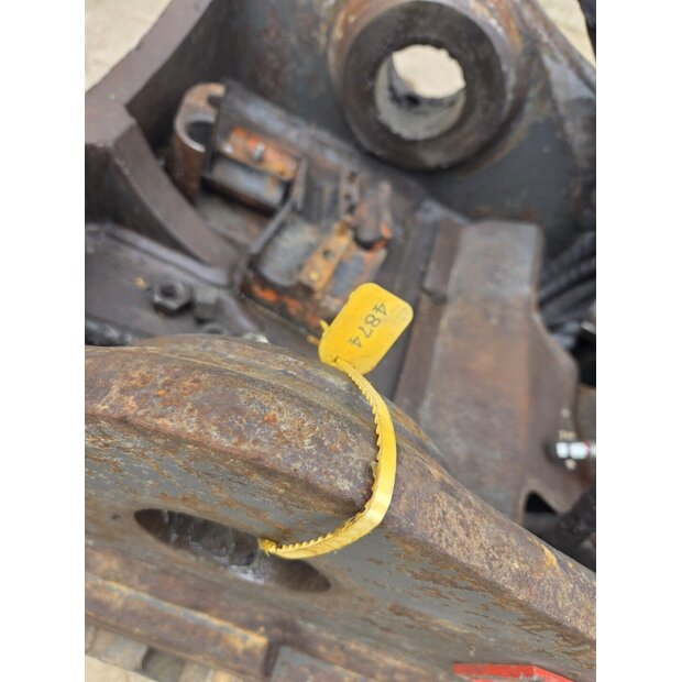 Quick coupler OilQuick Used-48037837