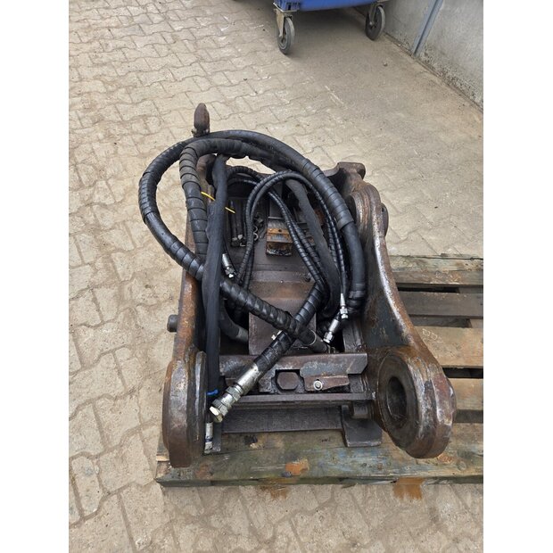 Quick coupler OilQuick Used-48037842