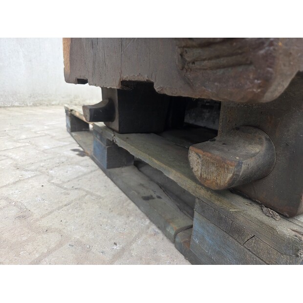 Quick coupler OilQuick Used-48037844