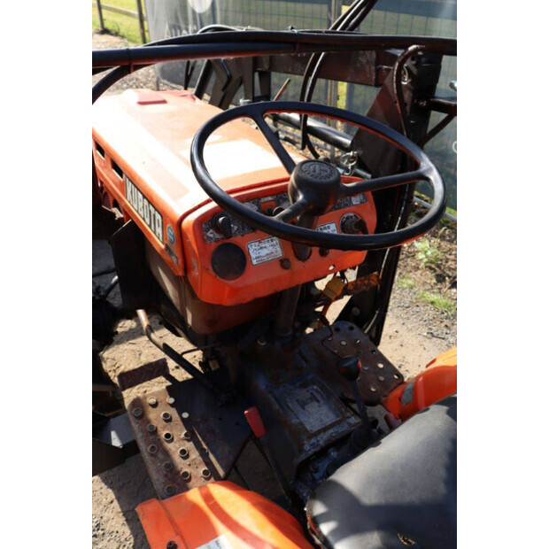 KUBOTA B7001-48040220